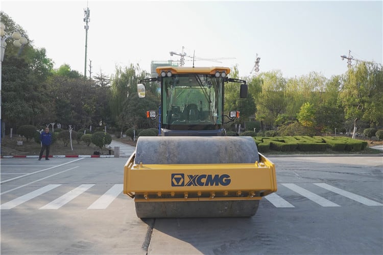 XCMG official small vibratory roller XS115 new 10 ton single drum road rollers at Bauma Exhibiton